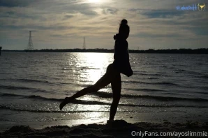 Ayoslimmie - Always barefoot