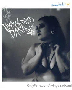 Livingdeaddani - God i have some hips