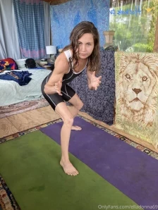 Petite_powerhouse - Flexing and bouncing my right bicep