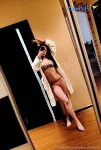 Yanamulberry - I am now bringing my pussy to orgasm with my fingers do