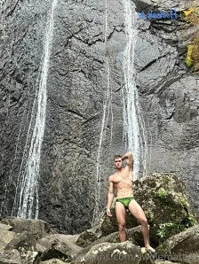 Swolemattyy - Behind the scenes with snowboarding