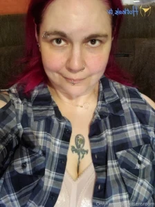 Brihannafree - Laying in bed reading smut on my phone and he decides part 3