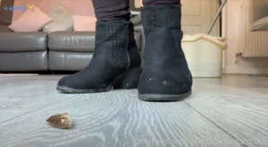 Goddesscougarcrush - Who wants to worship my huge naked soles