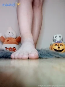 Gingergiantess - Coming at you toes spread I will not be showing mercy