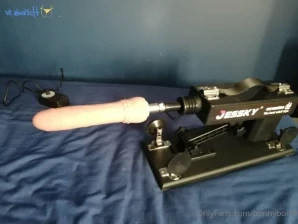 Bennyboi19 - Guyyyyyyys I need a new costume for a Halloween party part 2