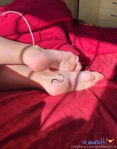 Goddessp1nk - My little feet being worshiped deliciously Full video part 2