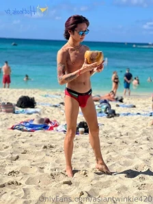 Asiantwinkie420 - Love getting naked after the gym Watching myself