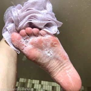 Worshipgigi - Tip and lmk if you d lick the sand and salt water off my
