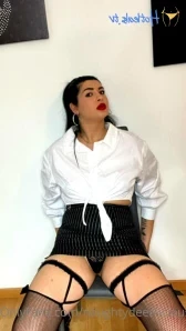 Naughtydeealiciousvip - Mă țin numai de prostioare ști de ce Pentru