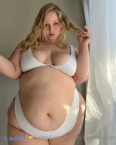 Ceciliaxemilybbw - Watch as I sit on my balcony in my cute little