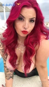 Milliemelrose - Rip open my fishnets and pull my thong to the side