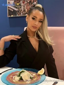 Gabbydealmeida - Hey babe