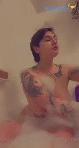 Hammerheadneko - Bombshell baby