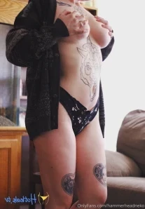 Hammerheadneko - Sittin pretty
