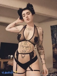 Hammerheadneko - NIVEUS Latin word for snowy or white cause your girl