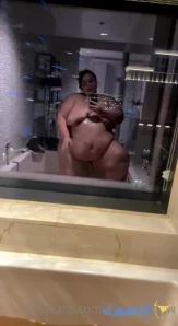 Lisaloussbbw - I look so fucking HUGE here