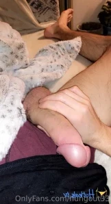 Hungout33 - Cumming in white socks and tight pants