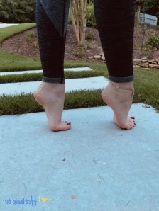 Gracefulgracexo - POV you have your foot girl friend on snap