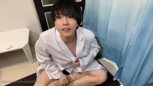 Shoppyjpn - 132 ベッドに座ってシコシコする変態男の子