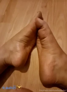 Barefootbaby1 - Evening guys soaking in a lovely hot bath after a long