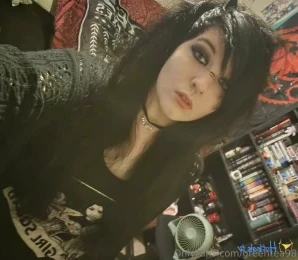 Greentea98 - Went mall crawling yesterday lt 3 Guess what I bought