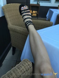 Willowjamesfeet - Sexy toes DM for custom vids