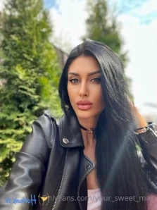 Mari.mis - Bring your leash and get on your knees