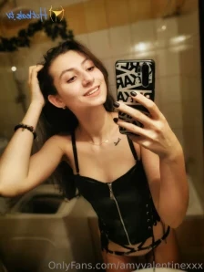 Amyvalentinexxx - ZOERUIZZ Take a good look at this sexy body Wanna