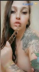 Launadavis - Red is my favorite color Does it make my skin look too