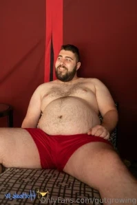 Gutgrowing - 2018 pic of my being turned on by my fat gut P