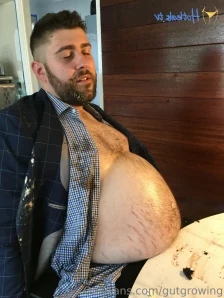 Gutgrowing - 2018 pic of my being turned on by my fat gut P