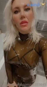 U2203645 - Thresome part three double fist