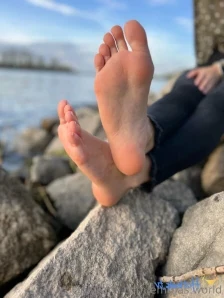 Emmas.world - Toes or soles