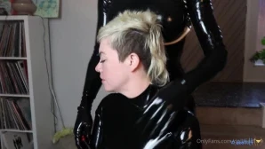Dollifiedfree - One shiny rubber drone masks up enjoys her bubbles and