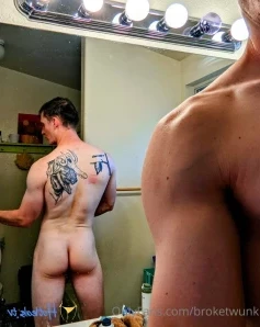 Broketwunk - Shower time fun Get wet with me Soaped up flexing