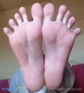 Soniapurple - Interlocking toes with these toe rings on isn t too easy