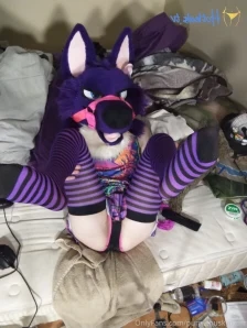 Purplehuskymurr - Sirius wanted to show off his feet for you before he