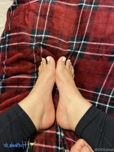 Didilenox - I ve been getting some requests to show my toes