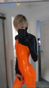 Felexiia - Sometimes I need to relieve myself during a shoot latex