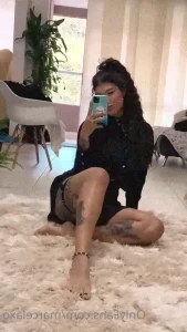 Marcelaxo - Too hot to handle right 