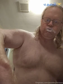 Jenniferpieclown - My new favorite nightie and some toys Pictures I