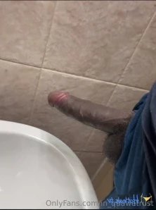 In_quawetrust - Horny af rn who wanna volunteer their throat as