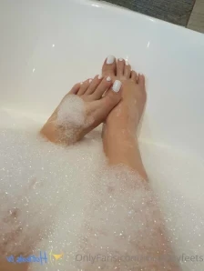 Misstinyfeets - Took a shower and decided to take new pics after Bums