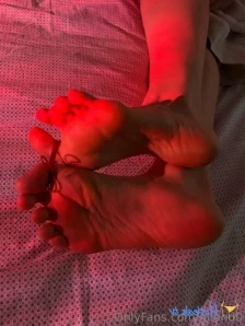 Ai.and0 - POV ur a tiny foot slave at a foot cleaning cafe Your