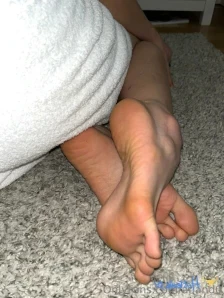 Ai.and0 - POV ur a tiny foot slave at a foot cleaning cafe Your