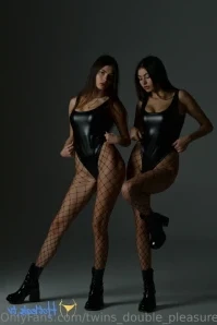 Sergis_twins - Left or right part 4