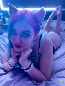 Shazzabluexx - Part 2 of poser e-cat girl