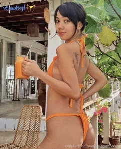 Ruuubyrose - Tanning nude want me to roll over