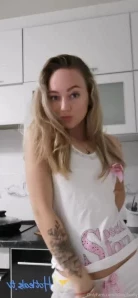 Alinalovely - How do I look