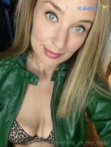 Lyric_in_my_head - All dressed up this morning